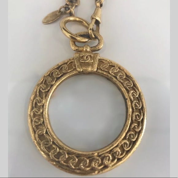 CHANEL MAGNIFYING GLASS MEDALLION NECKLACE NWOTS! - Picture 14 of 15